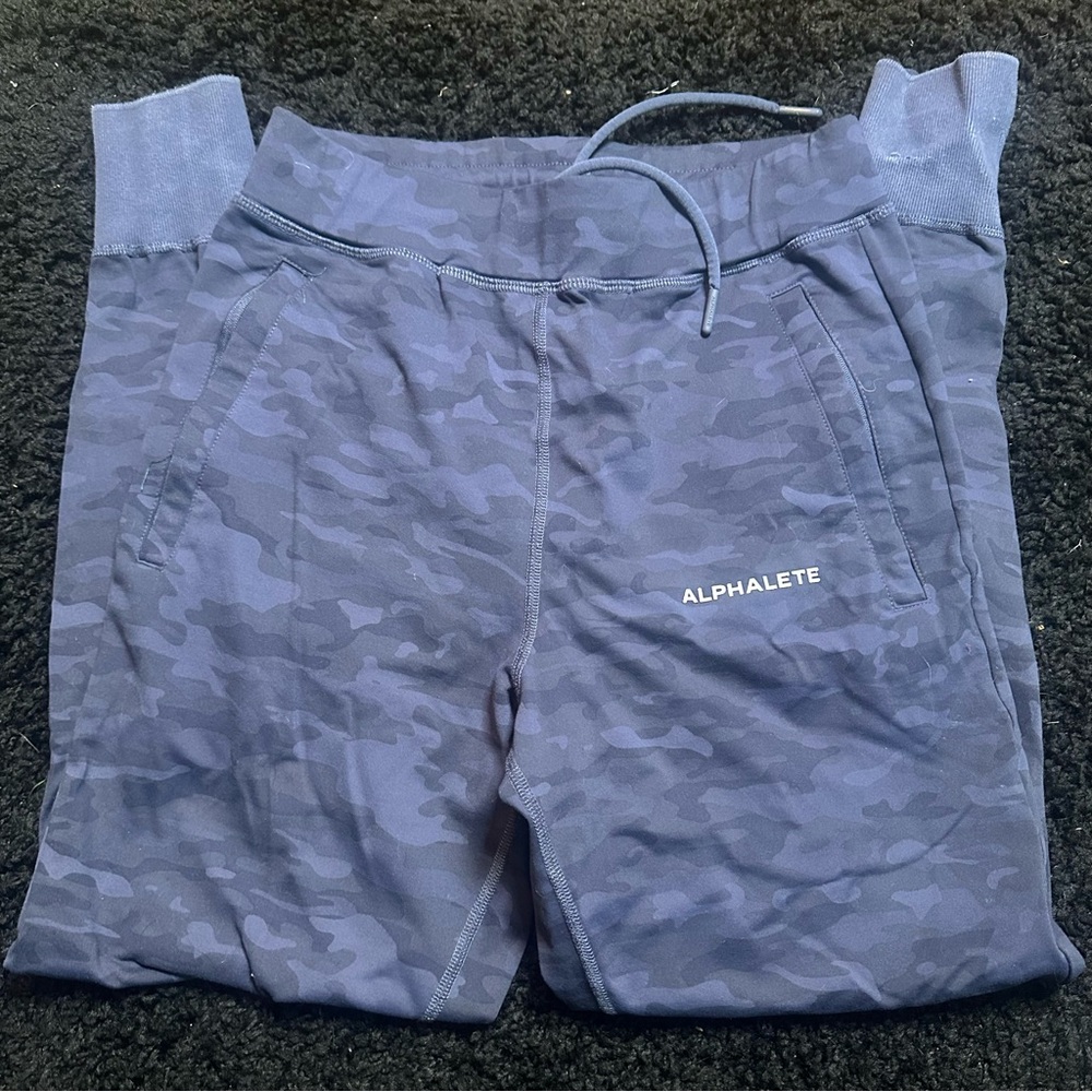 010 Alphalete Camo Joggers in Gray size XS